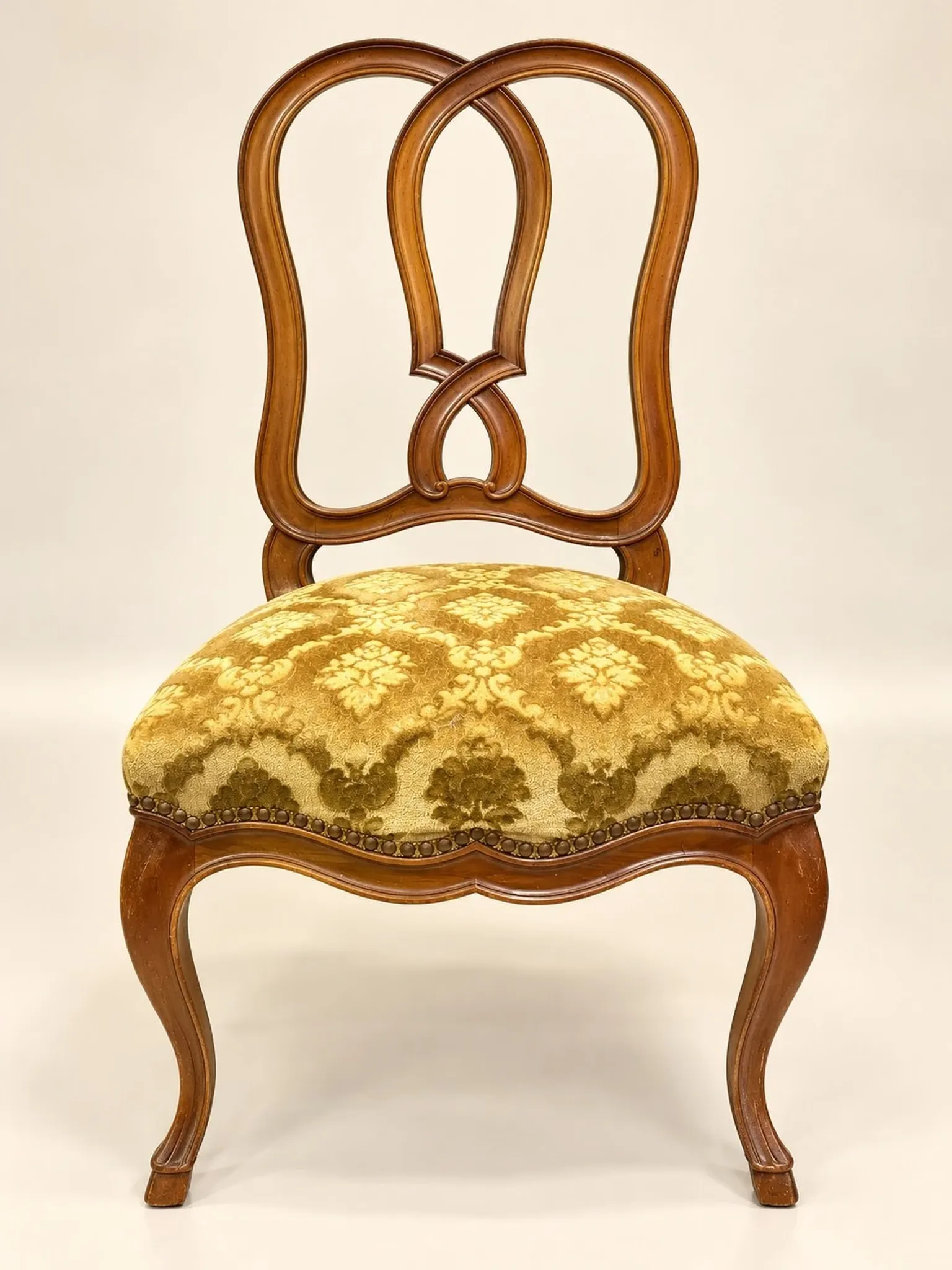 Set of 6 chairs from the Louis XV period – Solid walnut – Deer legs