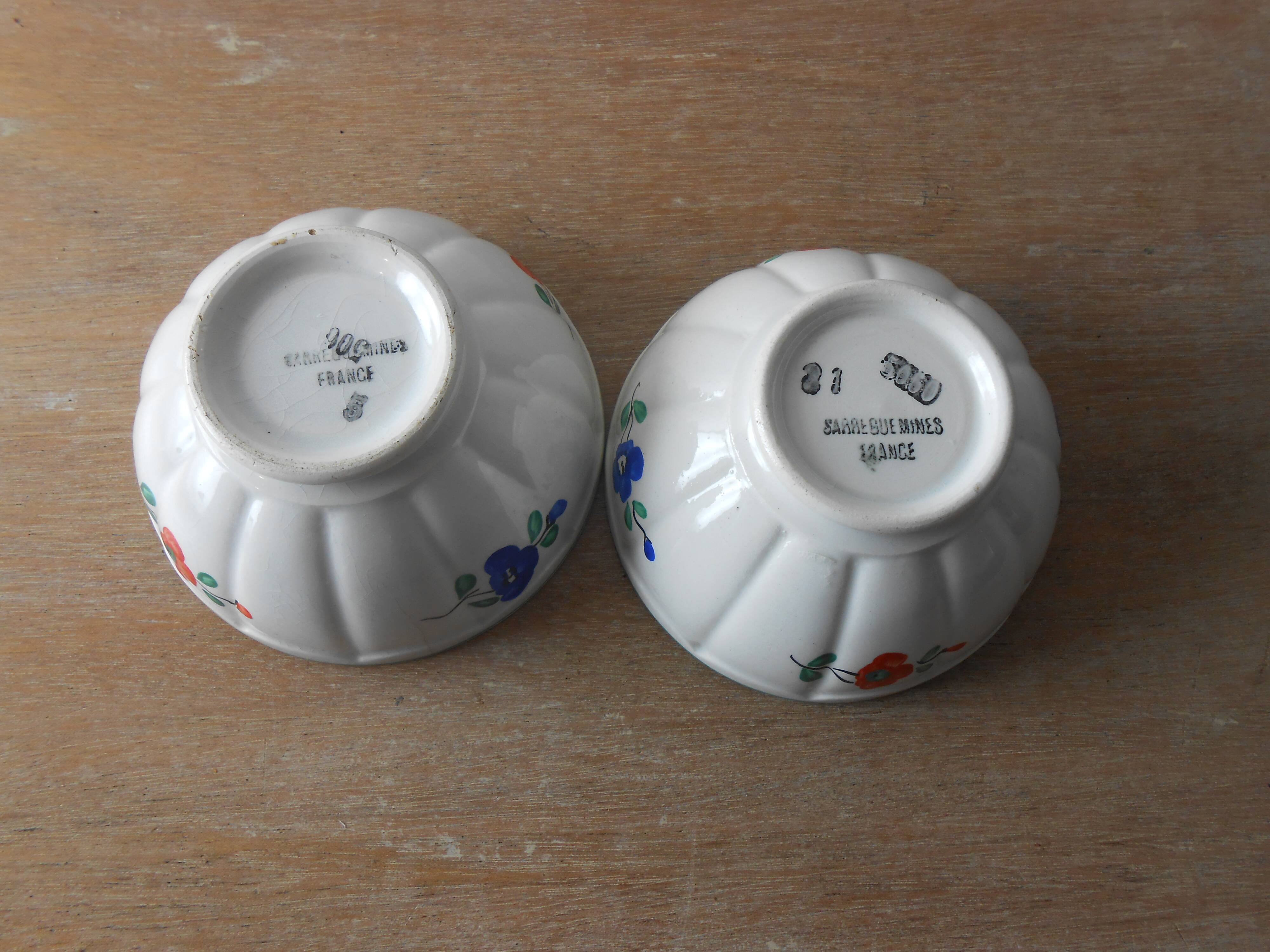 Small bowls in Sarreguemines France majolica