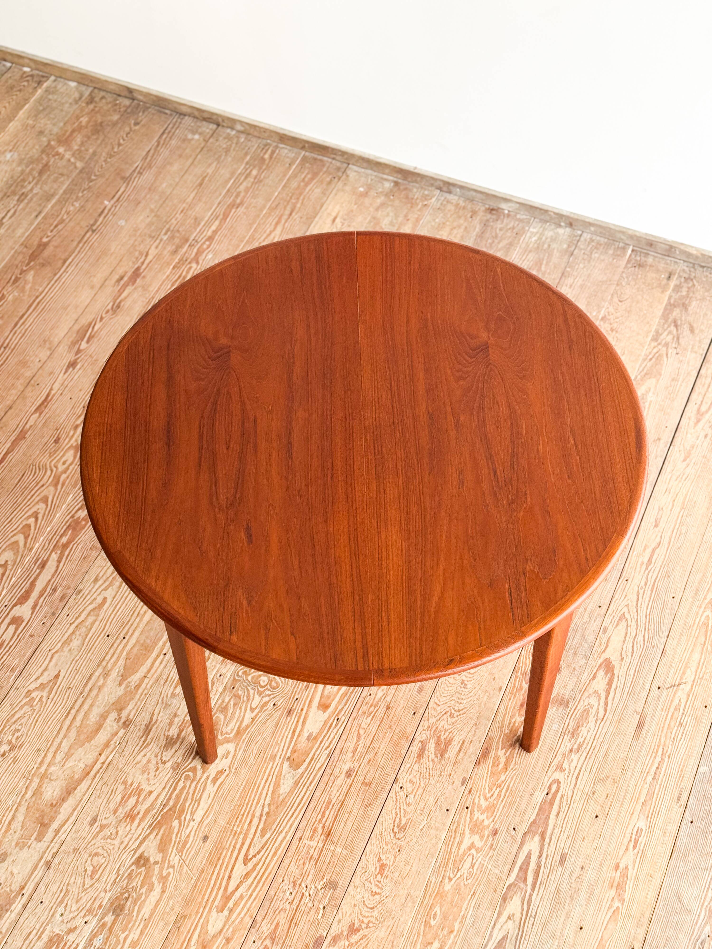 Danish table by Sighs & Sons in extendable teak, Mid Century, 1960.