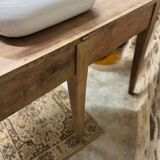 Pretty half-round table