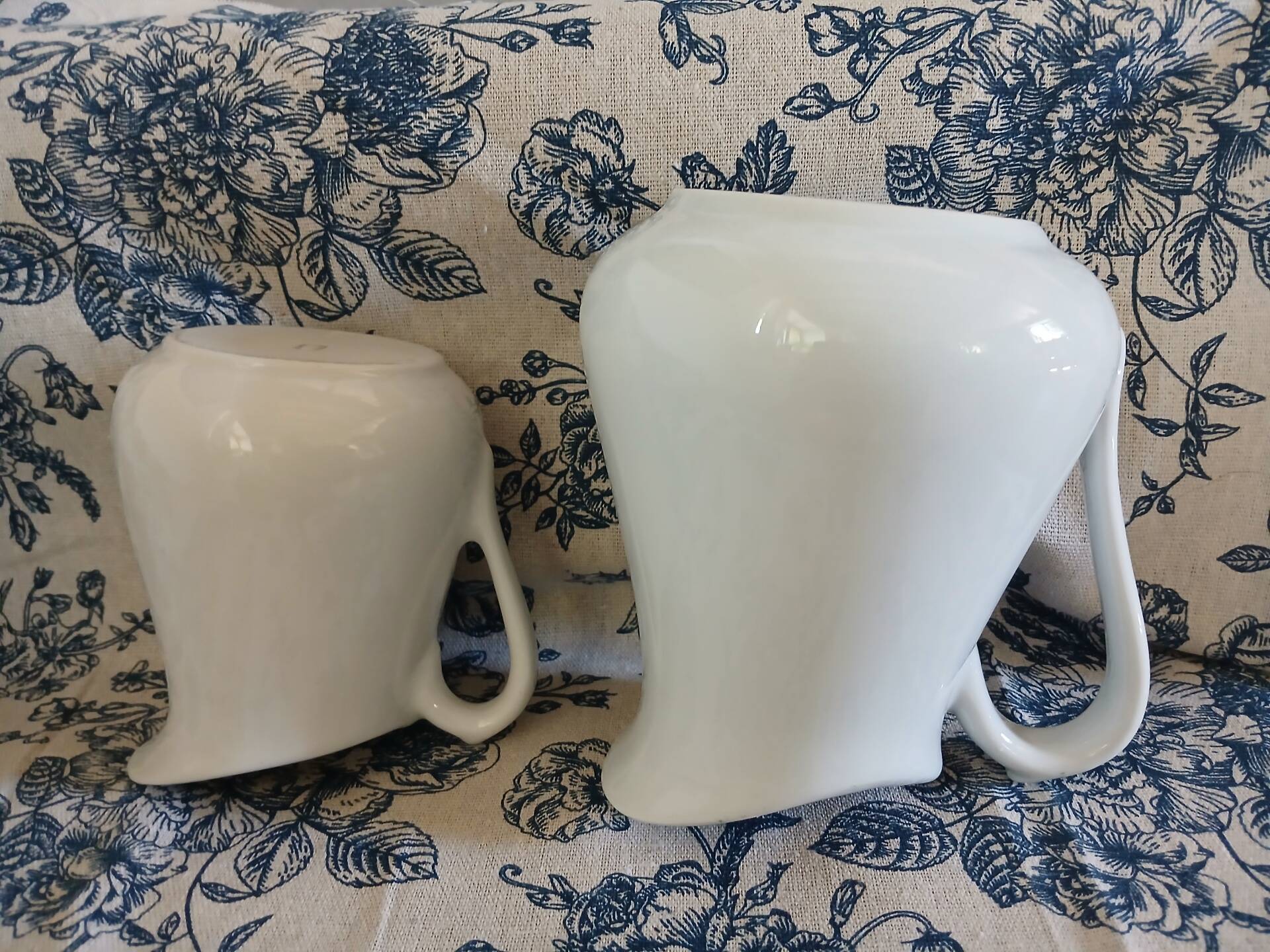 2 petits pichets vintages 