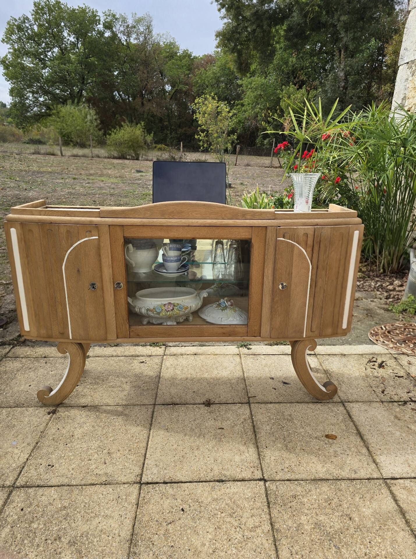 Art Deco buffet with showcase and solid raw wood mirror