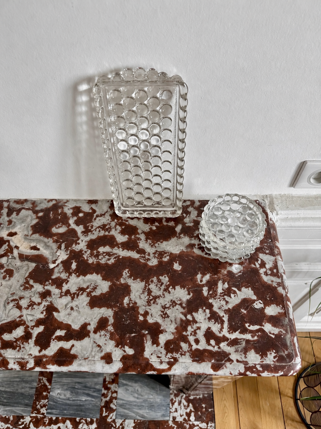Textured bubble glass table service