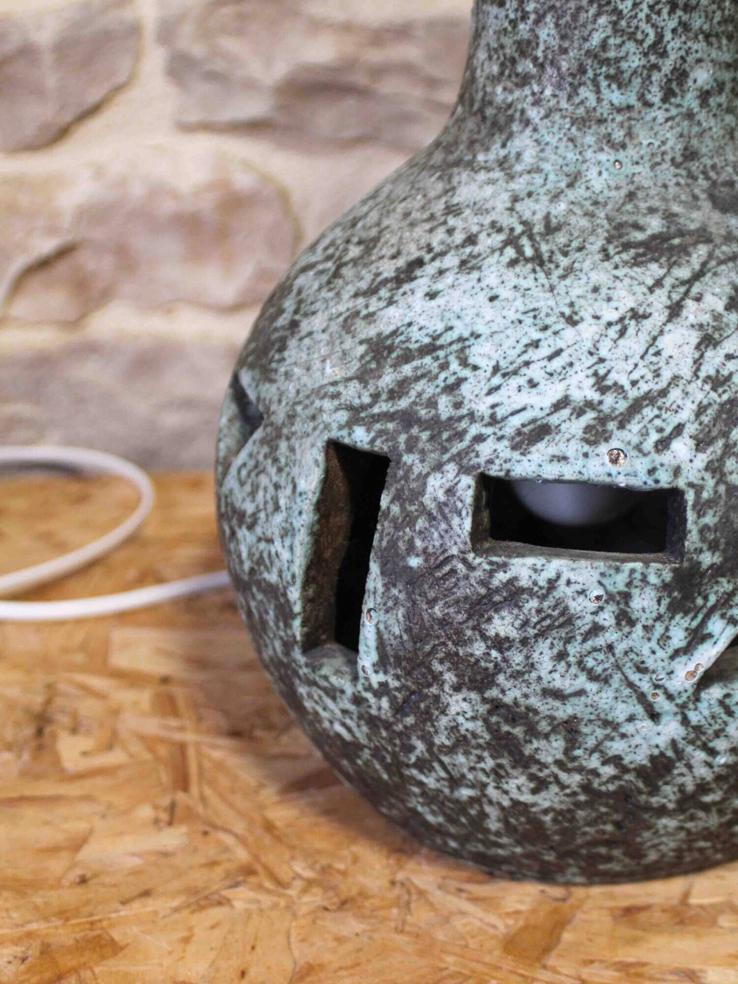 Large ceramic lamp base with dual lighting
