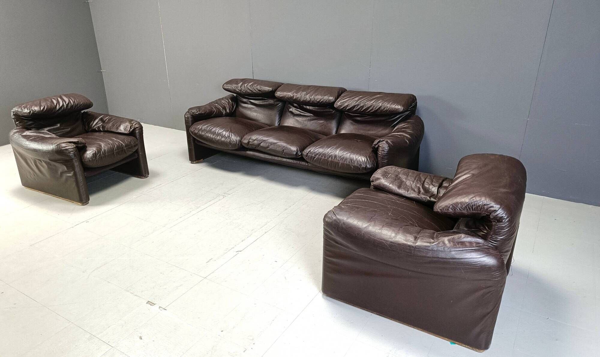 Maralunga leather sofa by Vico Magistretti for Cassina, 1973
