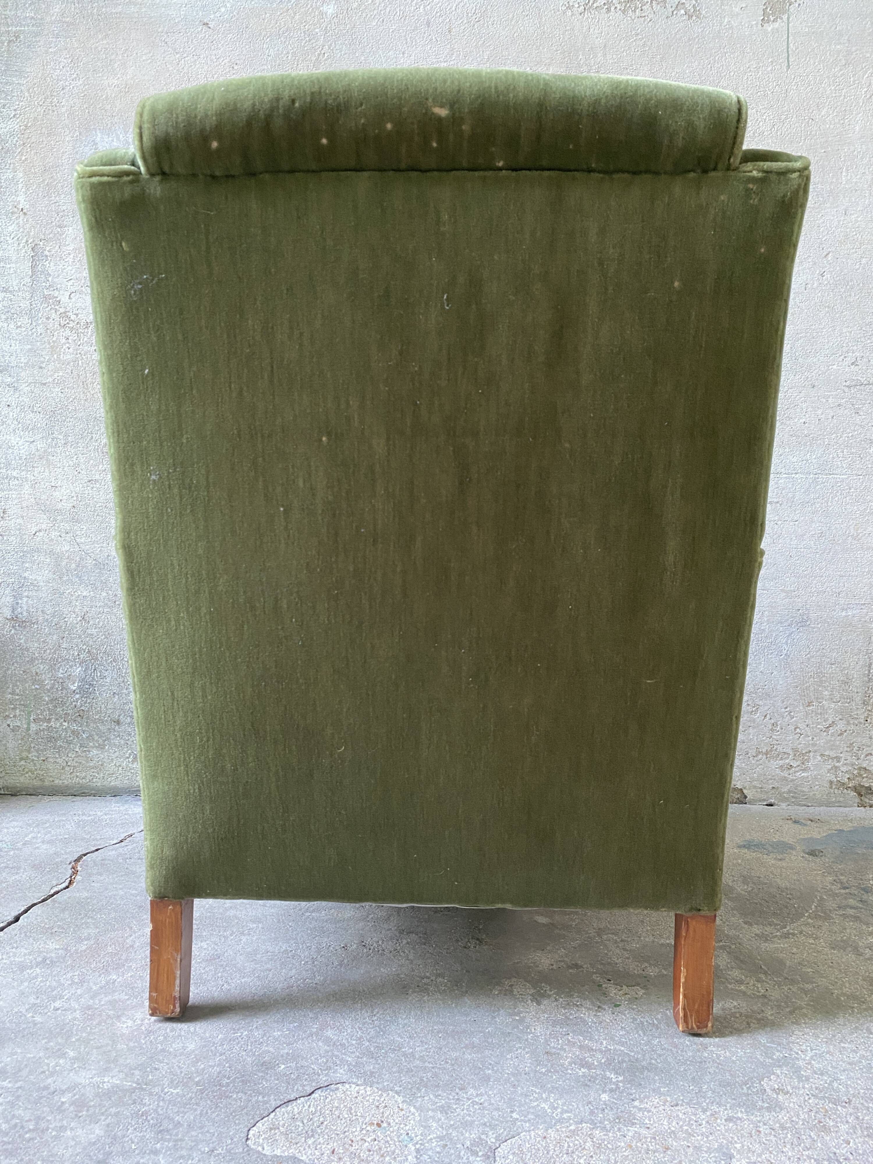 Vintage club armchair in green/khaki velvet fabric