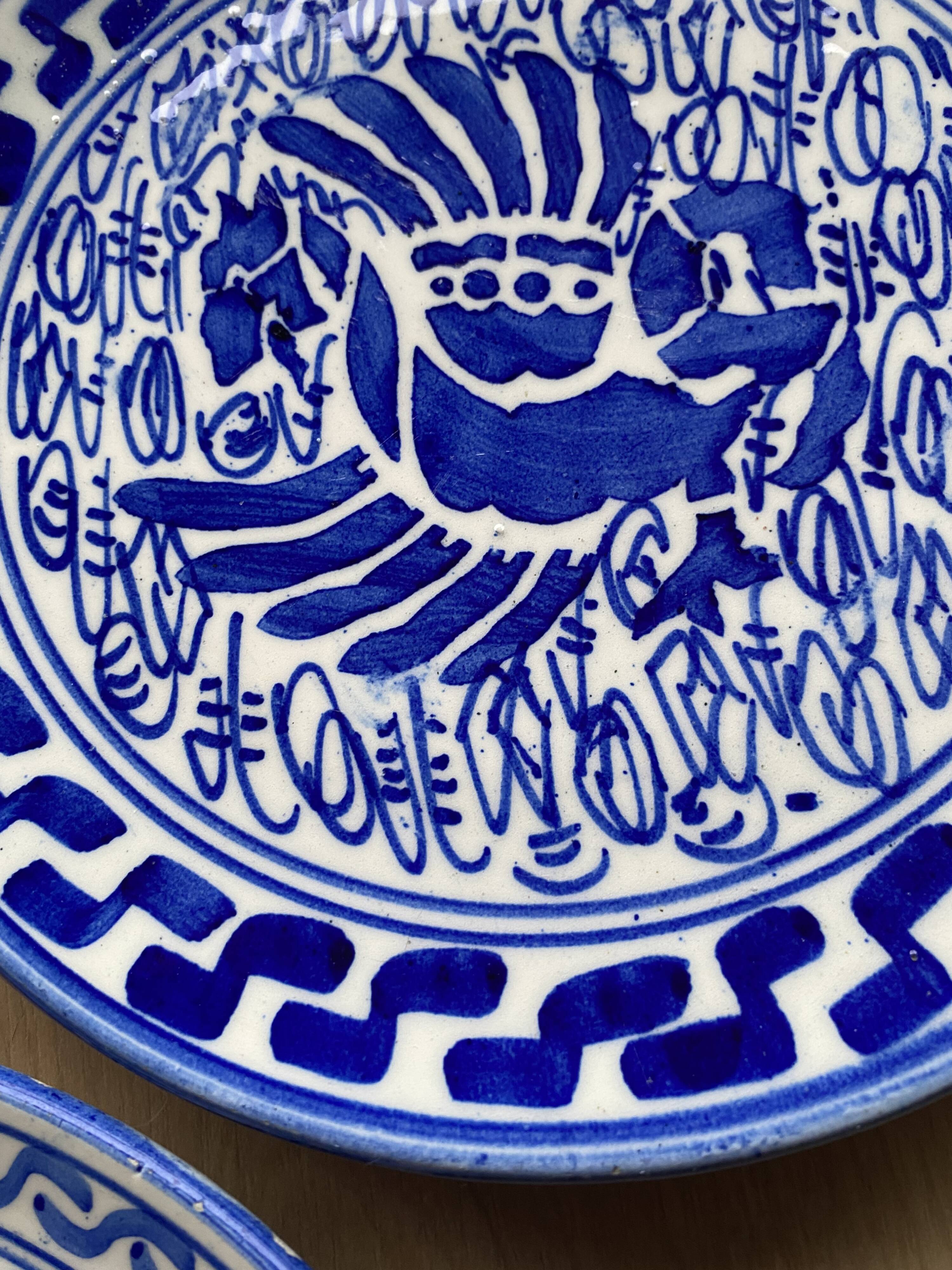 Set of decorative plates