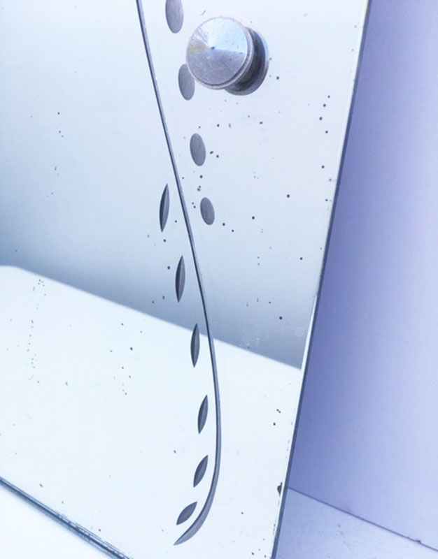 Engraved mirror 42x60 cm