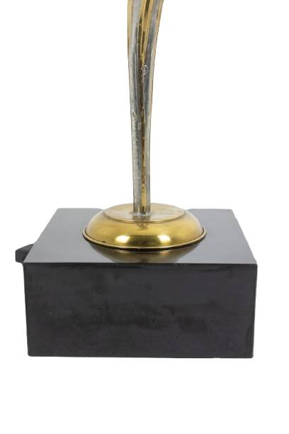 Maison Honoré. Lampadaire en laiton doré. Circa 1970.