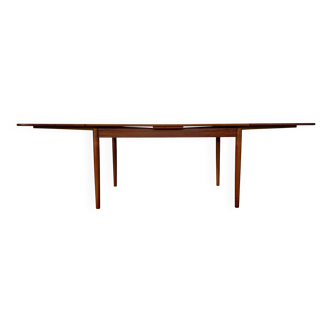 Table à manger danoise en teck du milieu du siècle par AR Møbler.