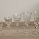 Verres à pied anciens taillés style St Louis 30 pièces