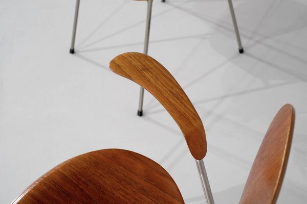 Chaise modèle ''3207'' par Arne Jacobsen pour Fritz Hansen, Danemark 1955.