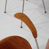 Model "3207" chair by Arne Jacobsen for Fritz Hansen, Denmark 1955.