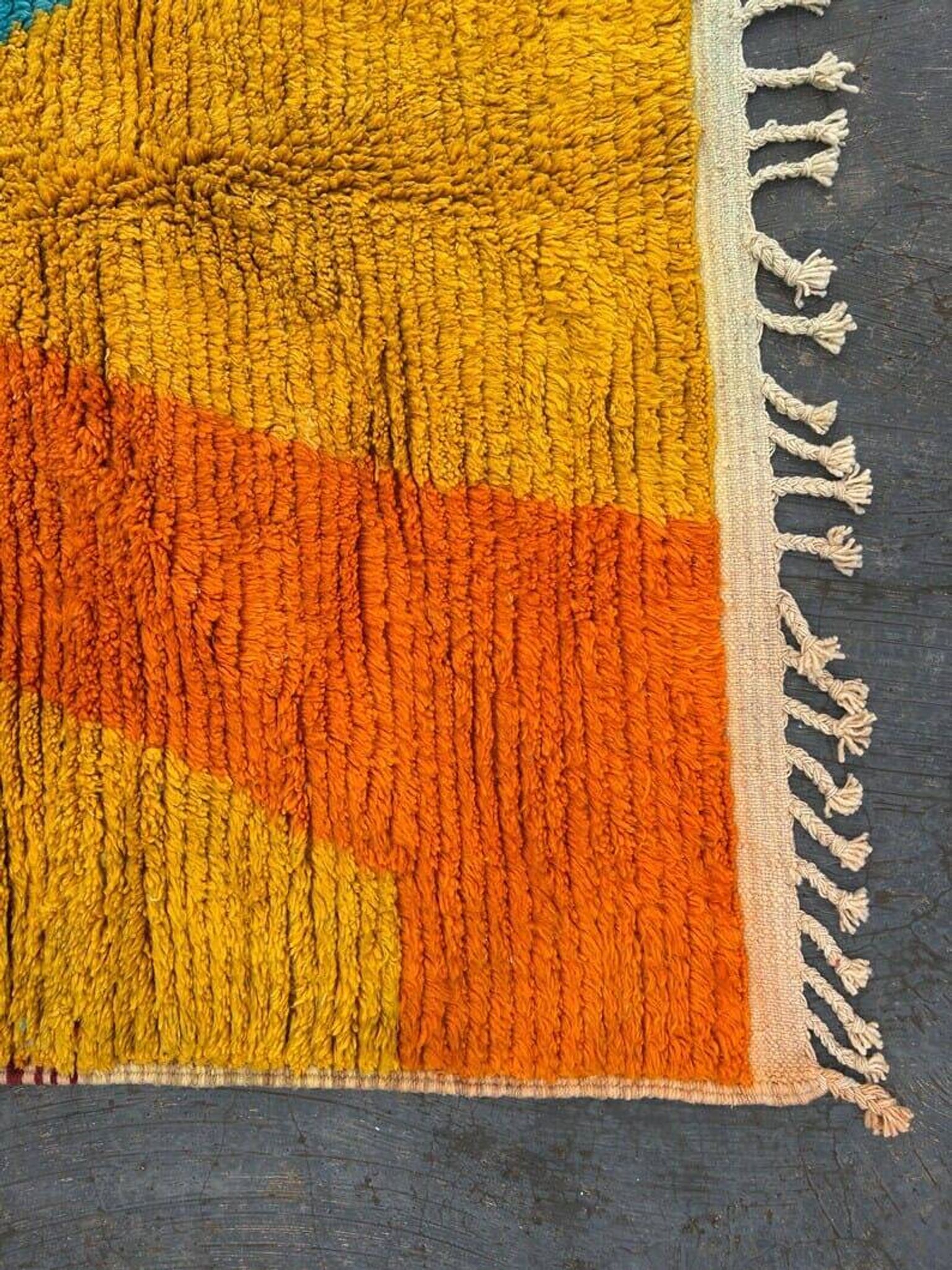 Handmade traditional Moroccan Berber rug size 150 x 250 cm