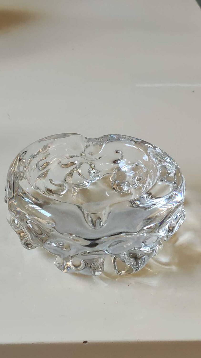 Elegant Empty pocket/ashtray organic floral shape. In crystal. Charles Schneider style. Diam 12 cm