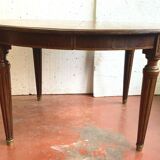 Table de style Louis XVI en acajou et bois clair XX siècle