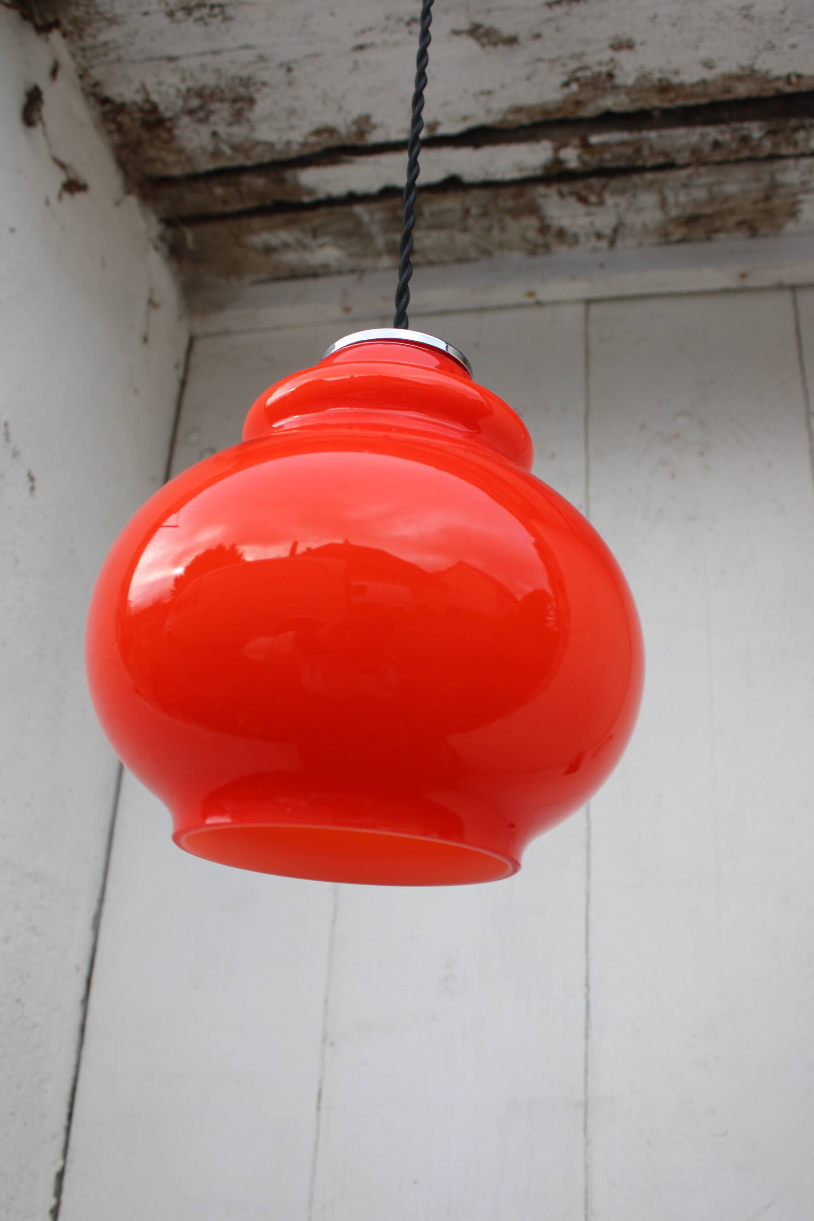 Hanging in orange opaline