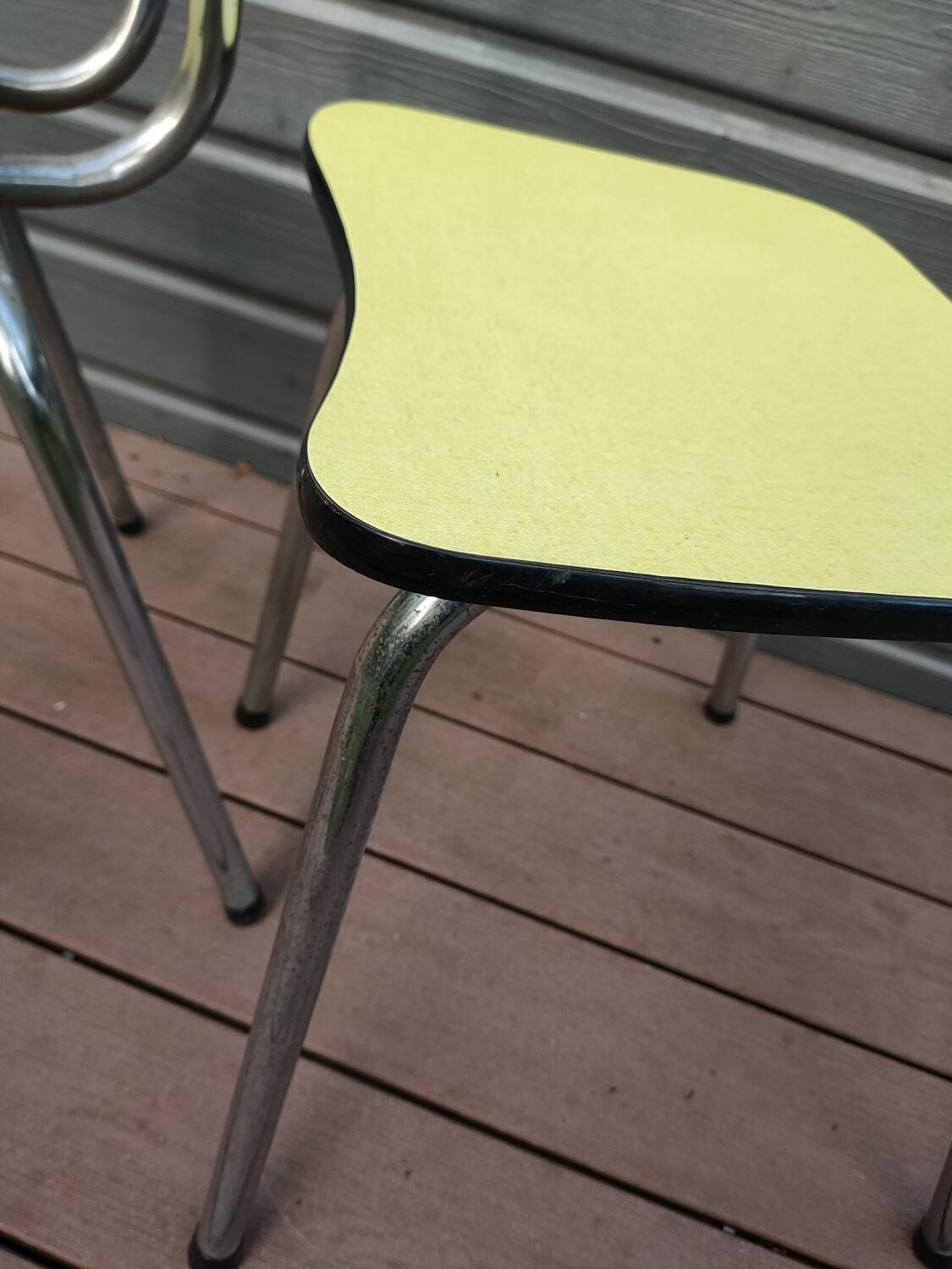 Paire de chaises en formica jaunes