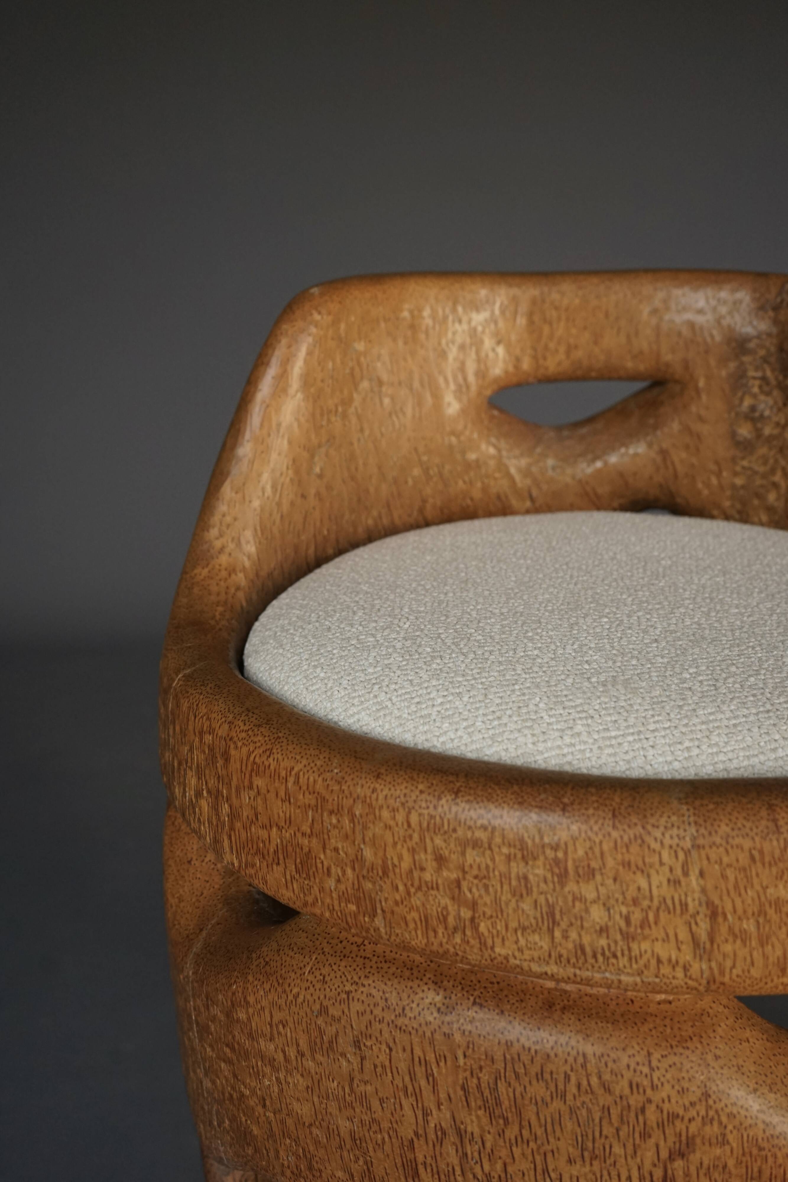 Chaise d'appoint en bois de palmier sculptée et fabriquée à la main, années 1970