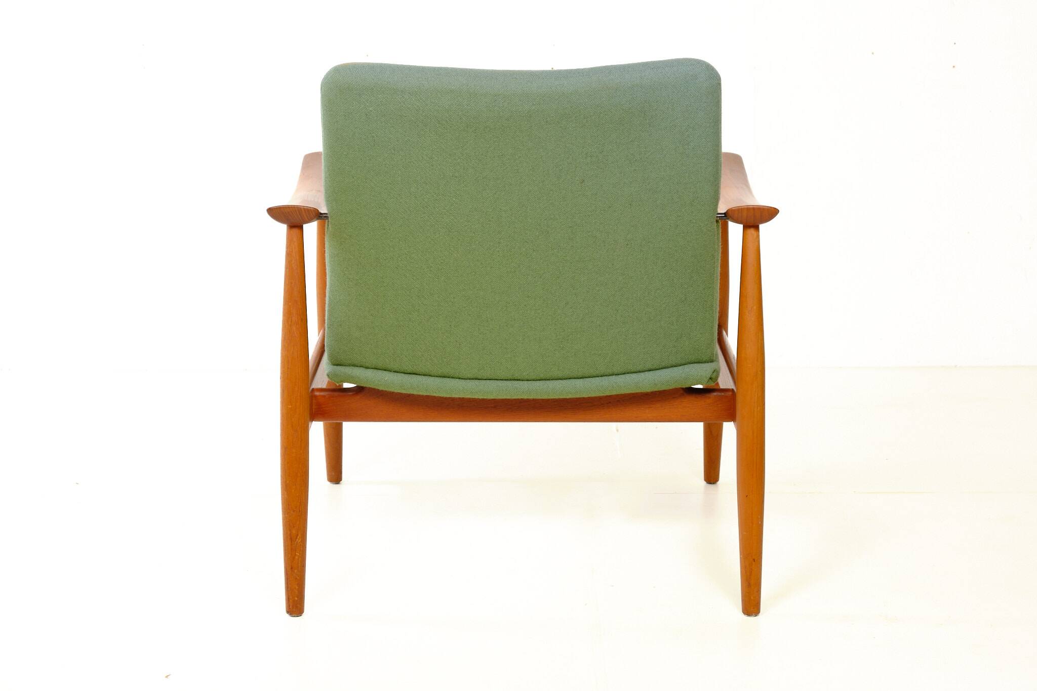 Arne Vodder FD 161 armchair, teak and wool