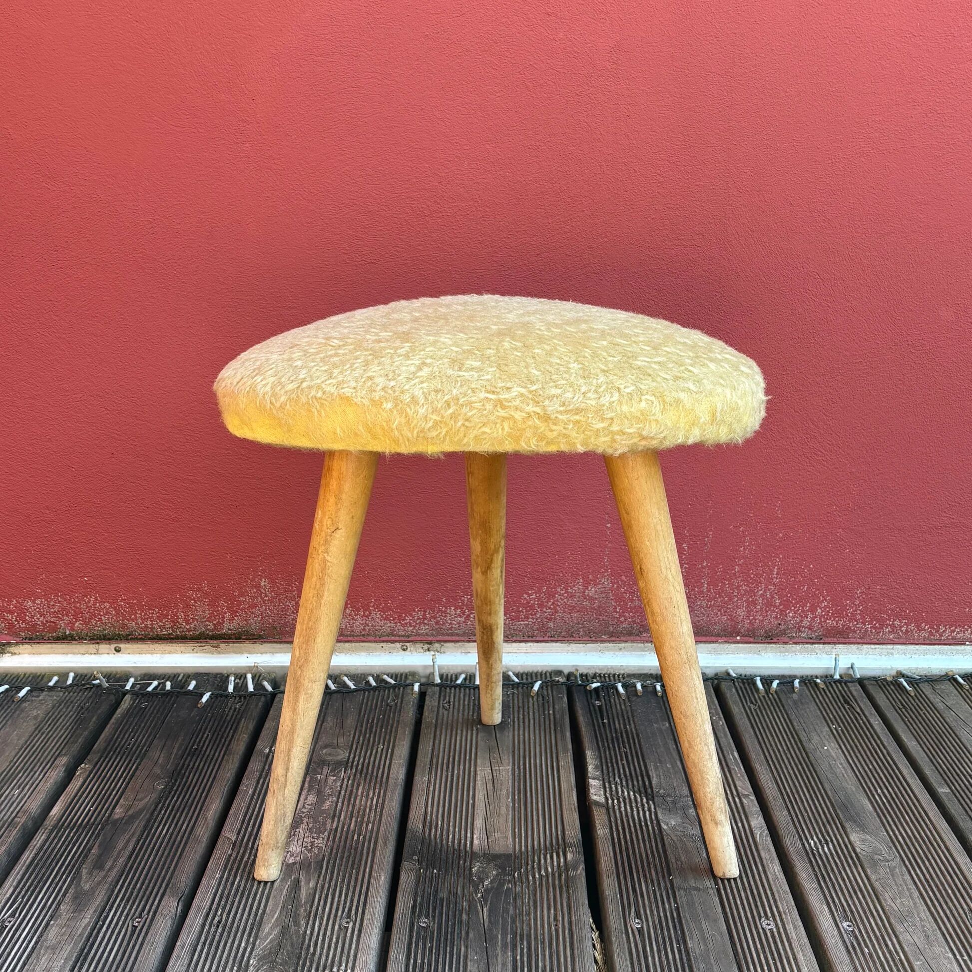 Tabouret vintage pieds compas et moumoute