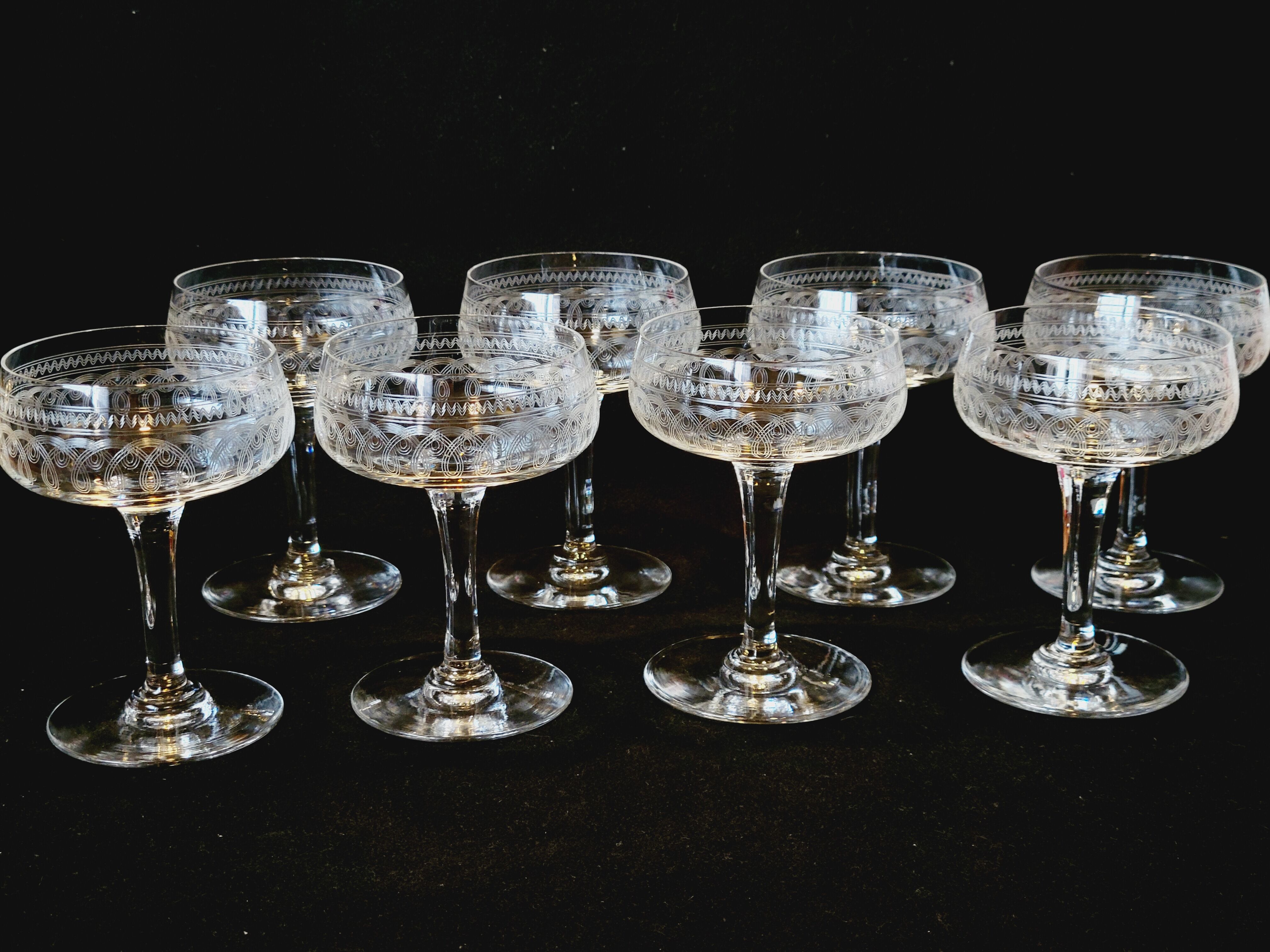 8 old champagne glasses in crystal engraved 1910