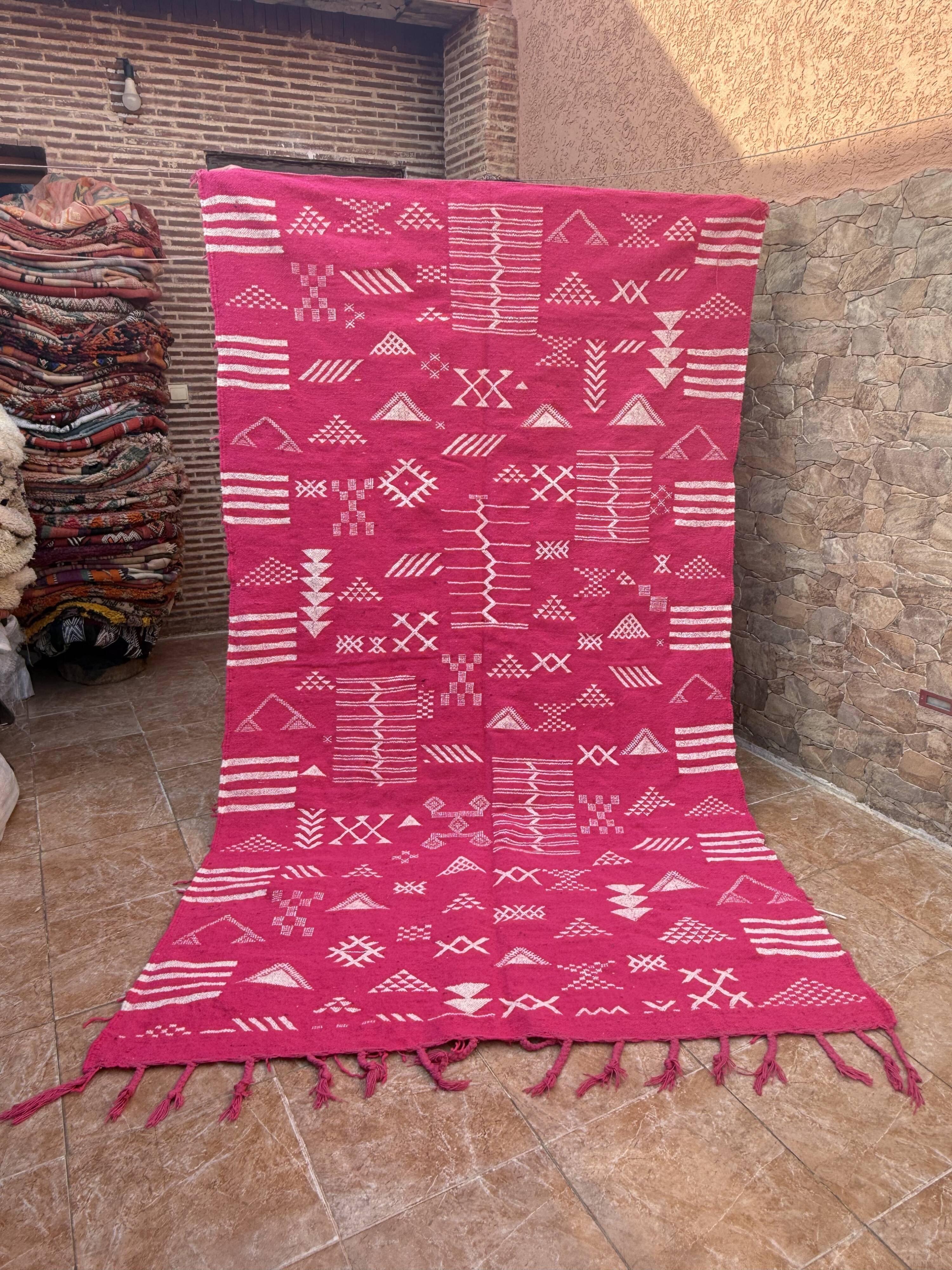 Handmade wool Berber rug – Bohemian pink Moroccan kilim