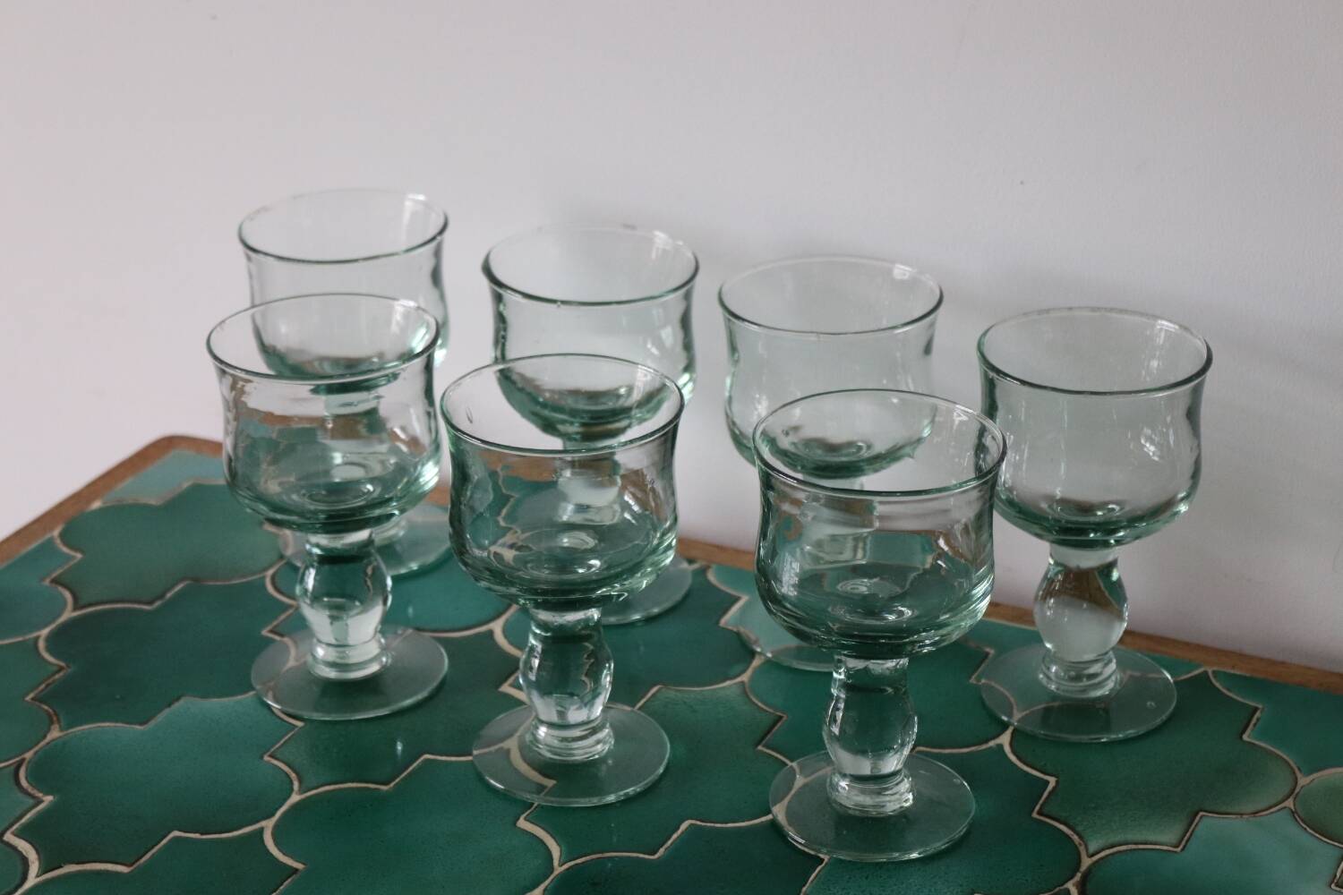 7 grands verres à vin soufflés vert d'eau