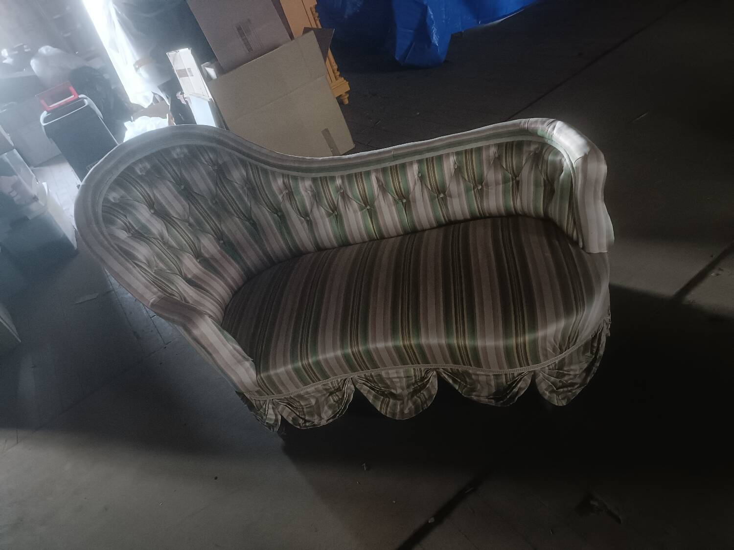 Striped silk chaise longue