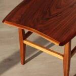 Table basse vintage Everest en noyer – style « planche de surf » (années 60)