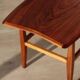 Table basse vintage Everest en noyer – style « planche de surf » (années 60)