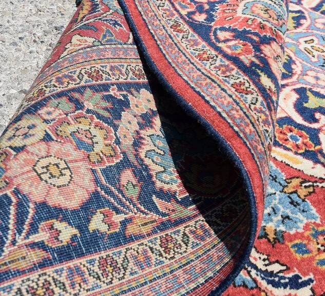 Old Iranian Kashan oriental rug: 1.30 X 2.10