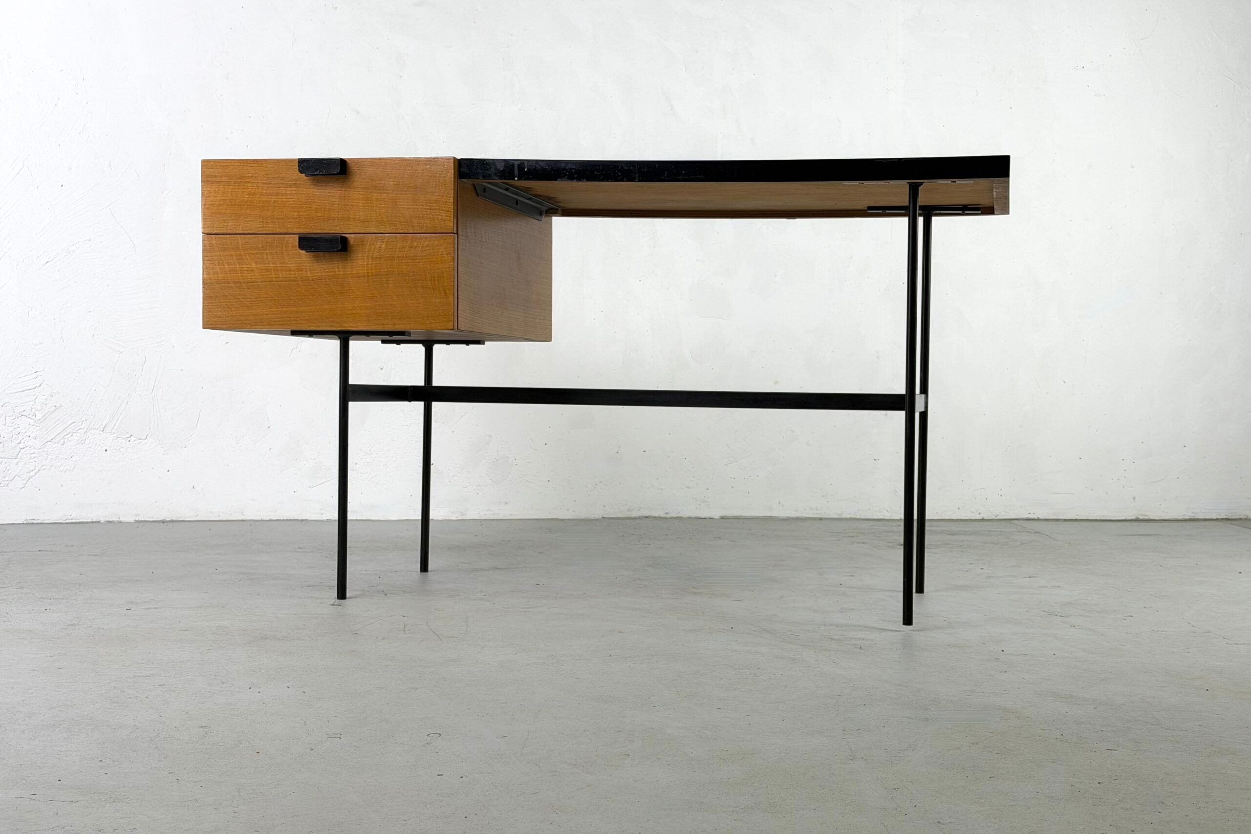Desk CM141 by Pierre Paulin for Thonet – 1954