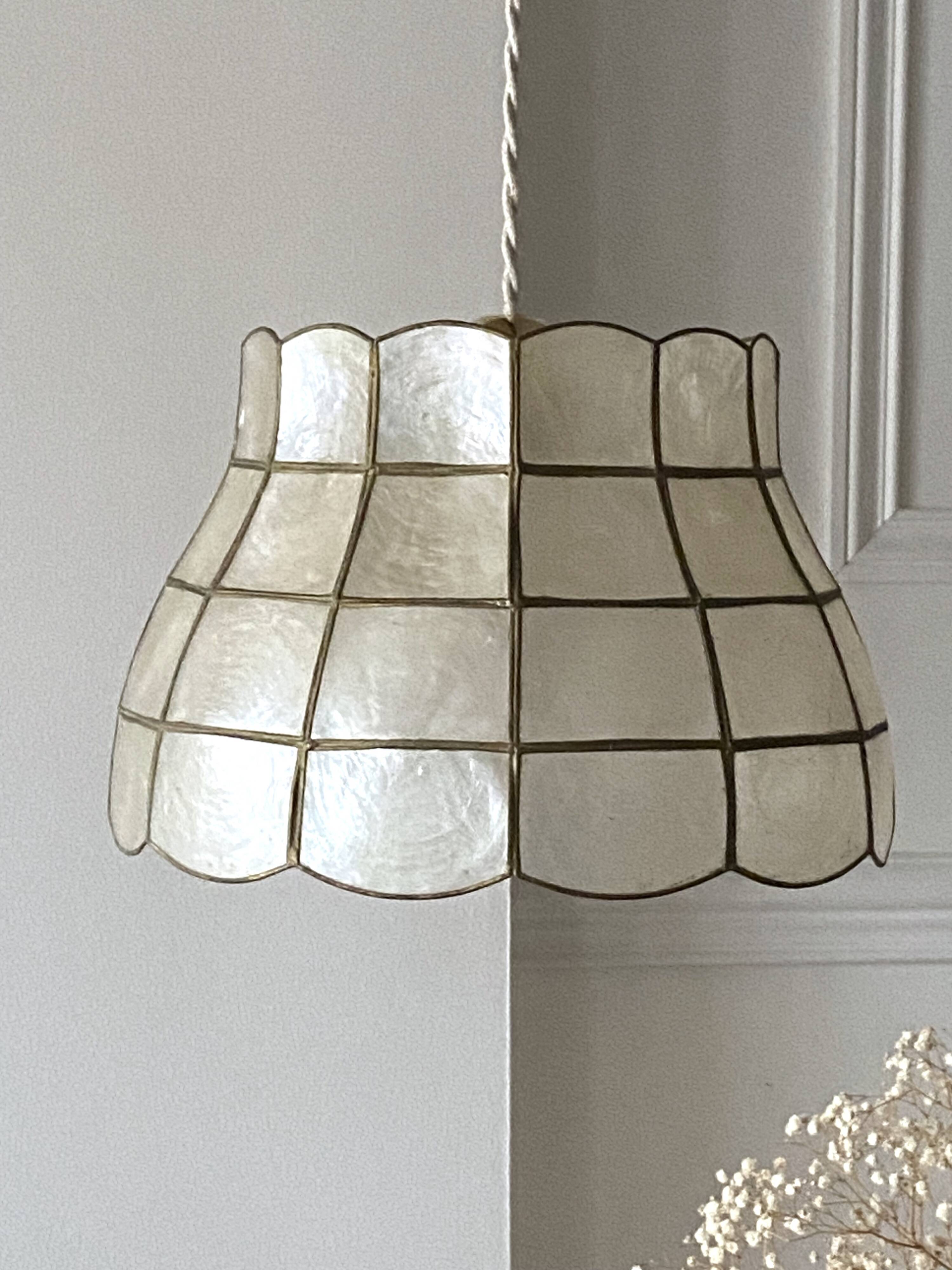 Natural mother-of-pearl pendant light
