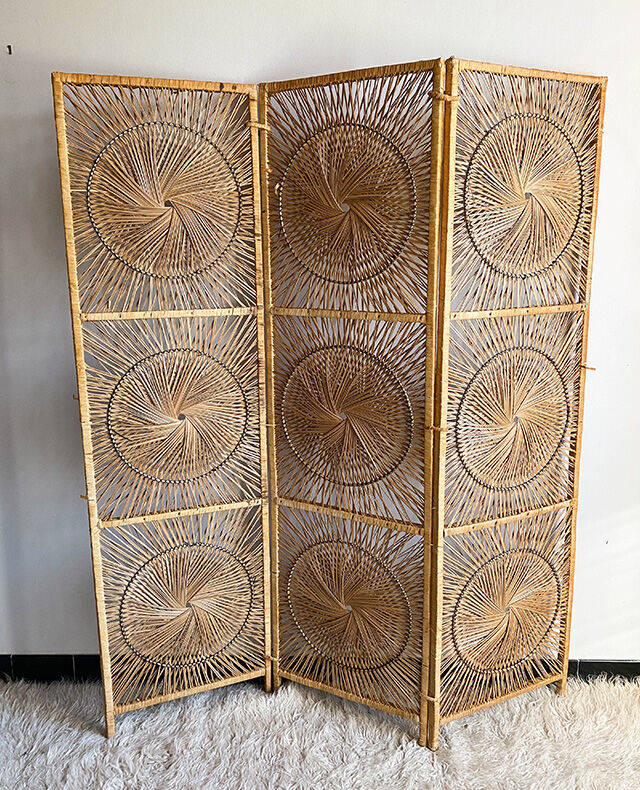 Rattan screen sun pattern