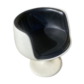 Hull chair