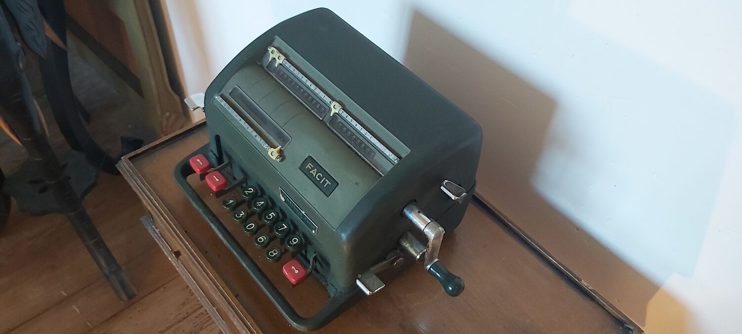 FACIT Vintage Calculator