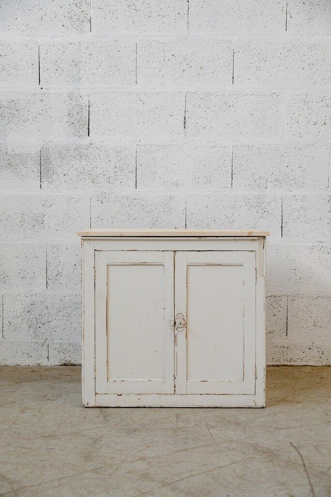 Furniture low white, top fir double door