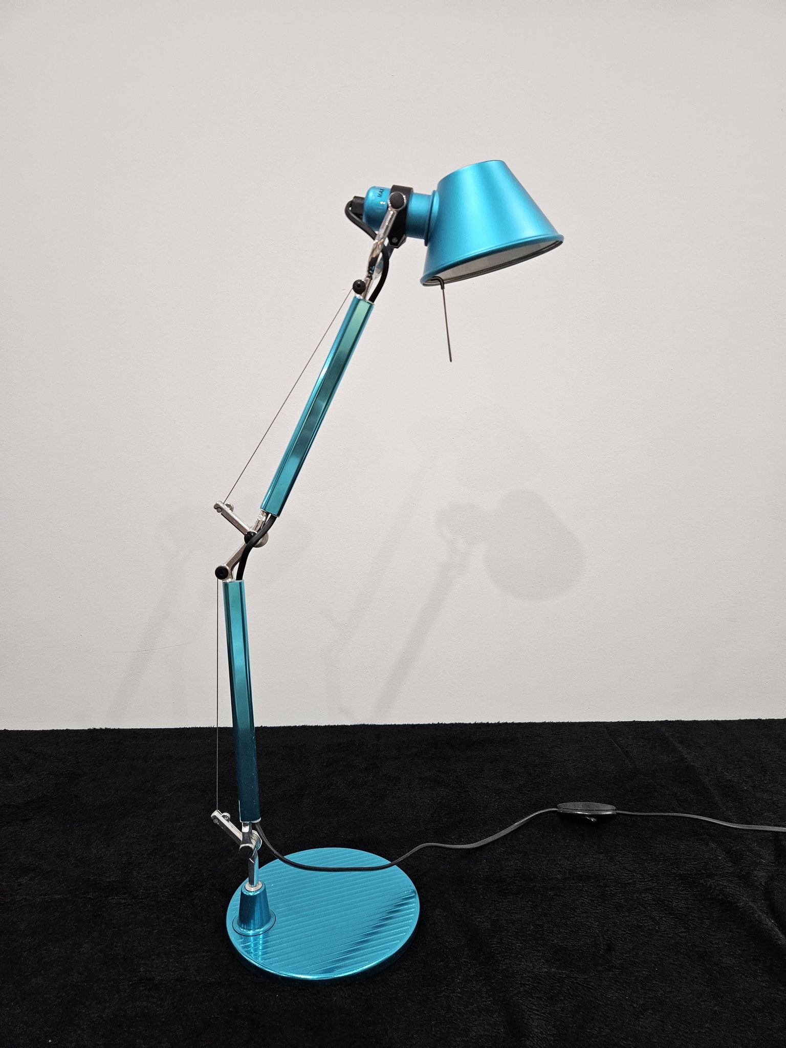 Artemide Tolomeo desk lamp, Design: Michele De Lucchi, Giancarlo Fassina.