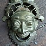 Masque africain en bronze