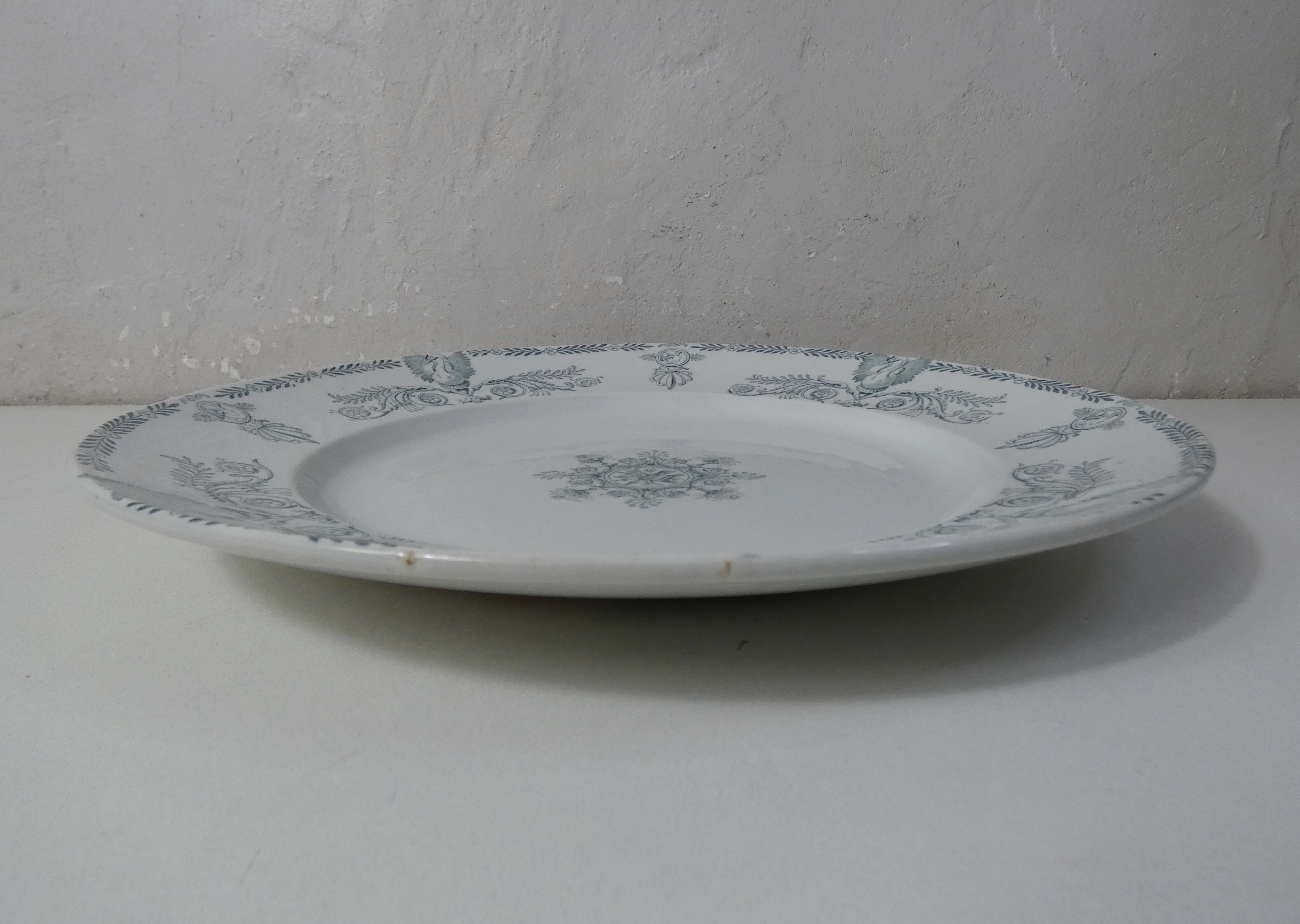 Dish or cake compiegne, terre de fer