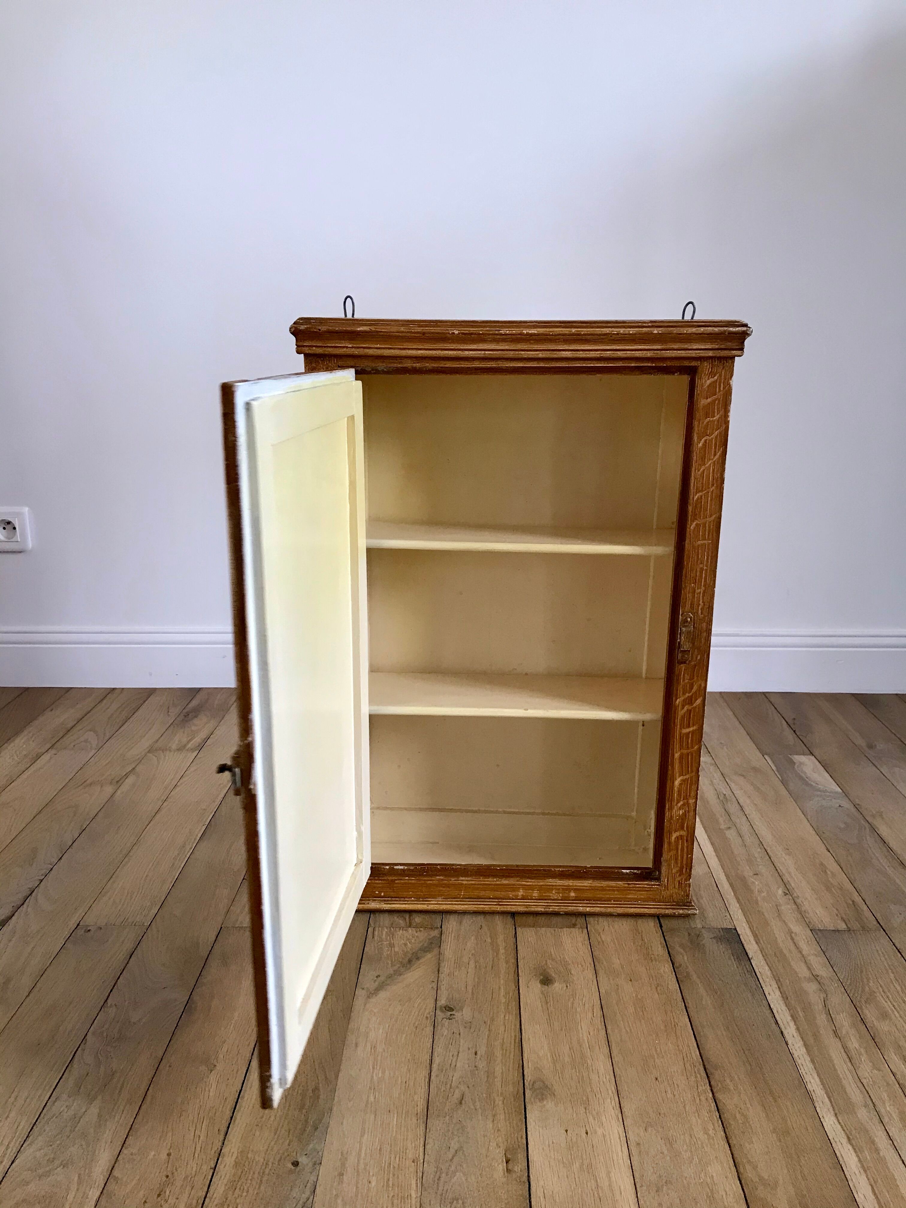 Wall Shelf / Medicine Cabinet Vintage 50s