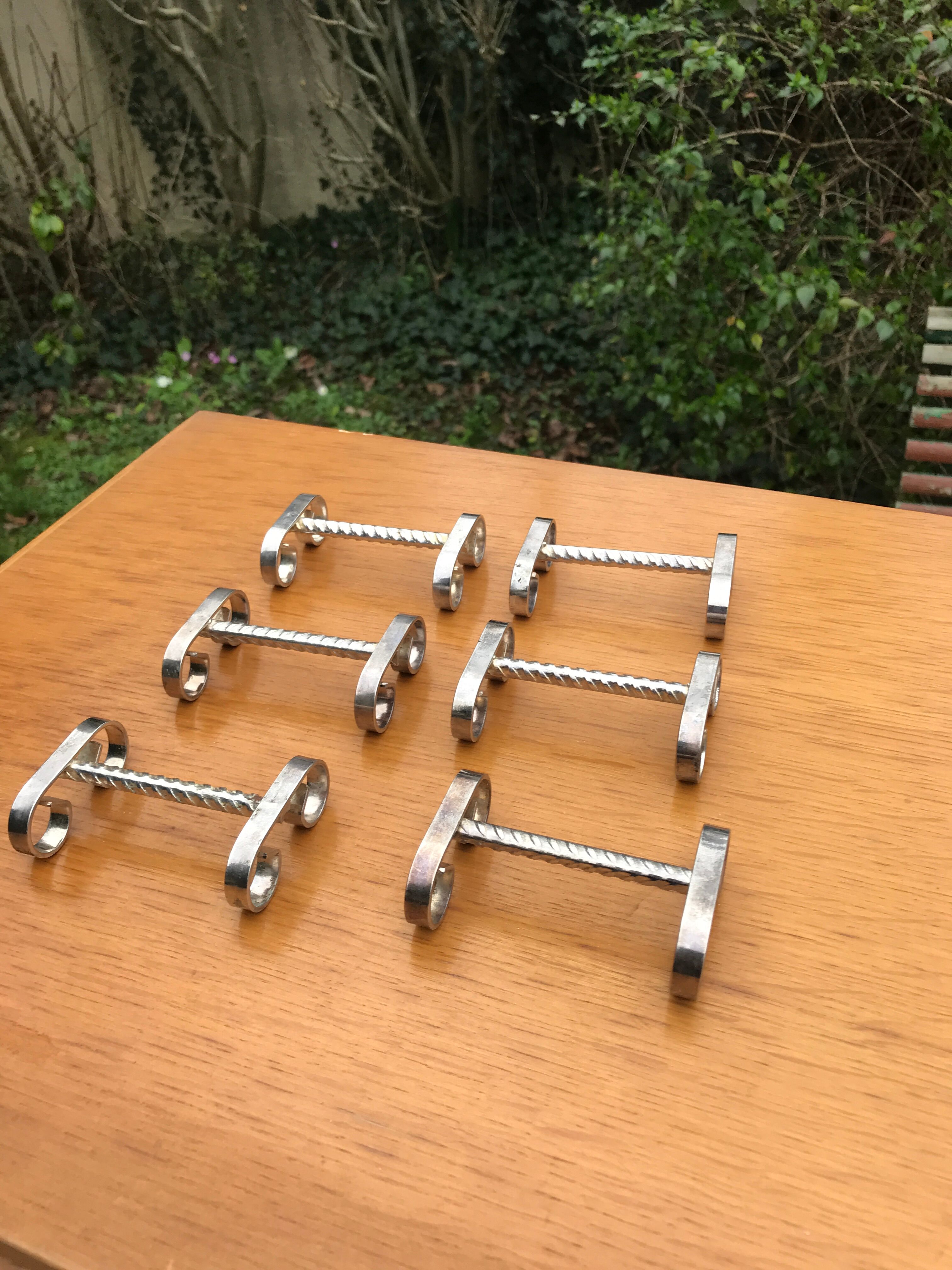 6 vintage silver metal knife holders from the 1960s