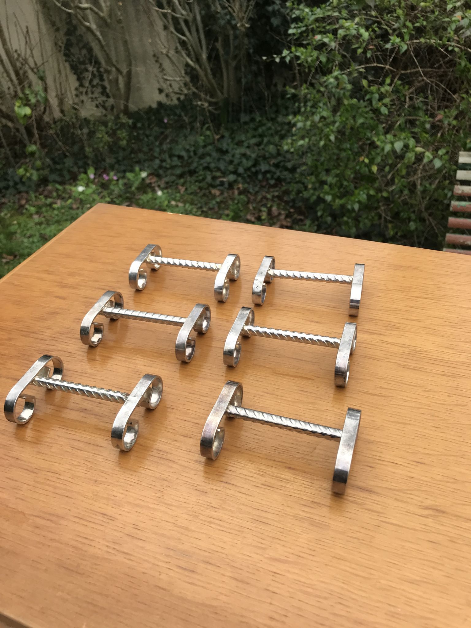 6 vintage silver metal knife holders from the 1960s