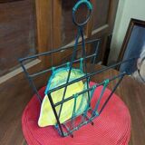 Metal magazine rack scoubidou