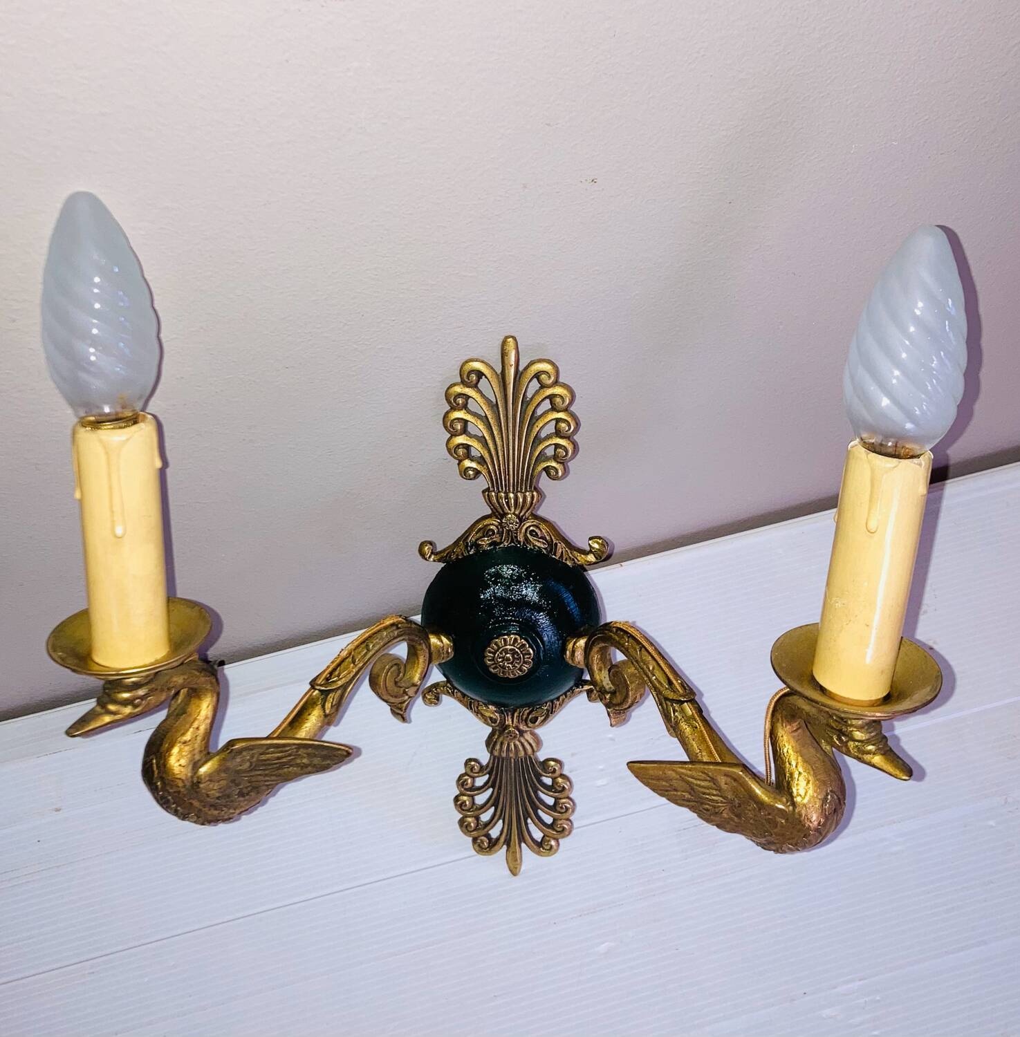 Empire bronze sconces with decorations of swans, palmettes and acanthus leaves