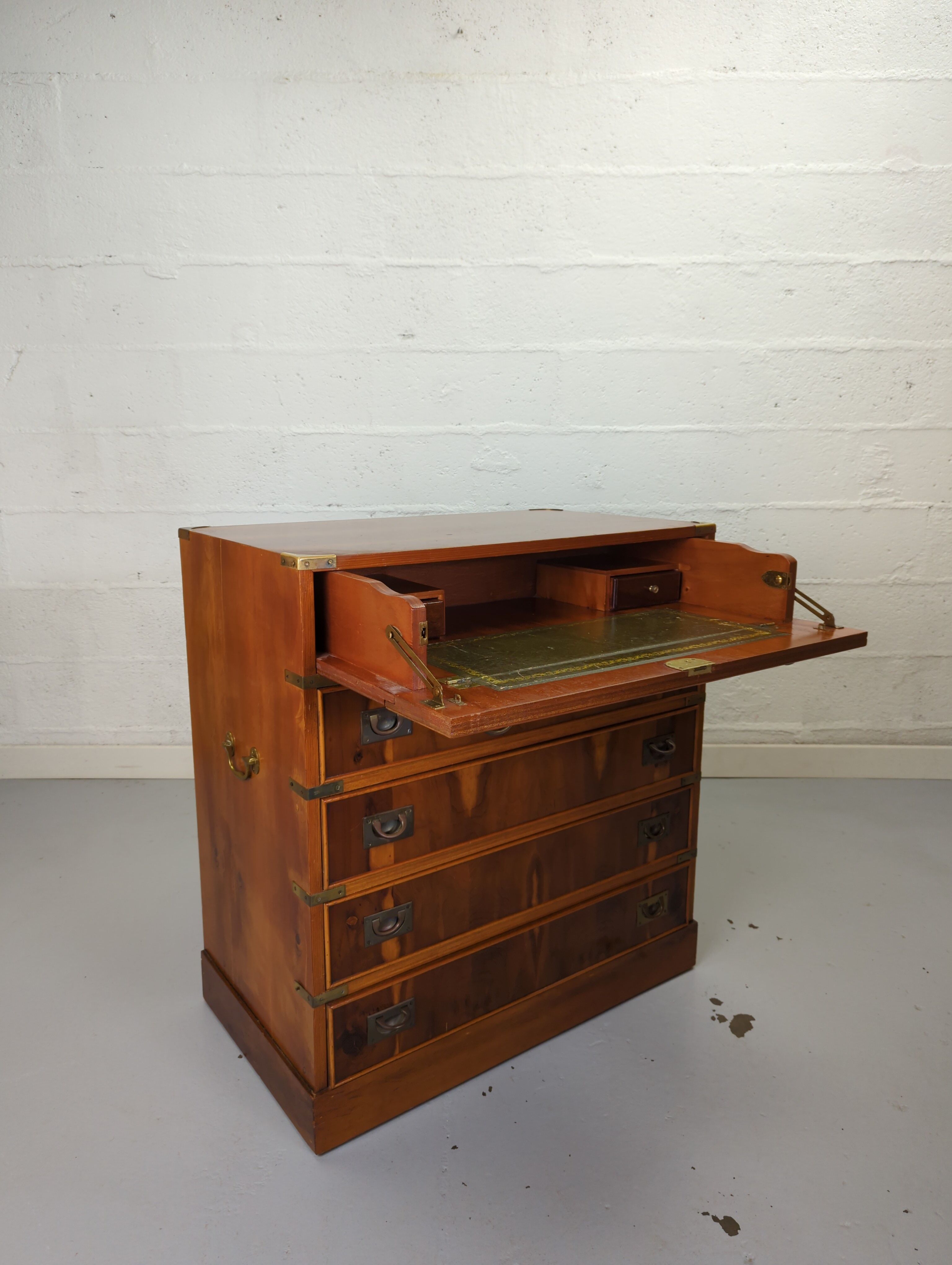 Commode marine secretary