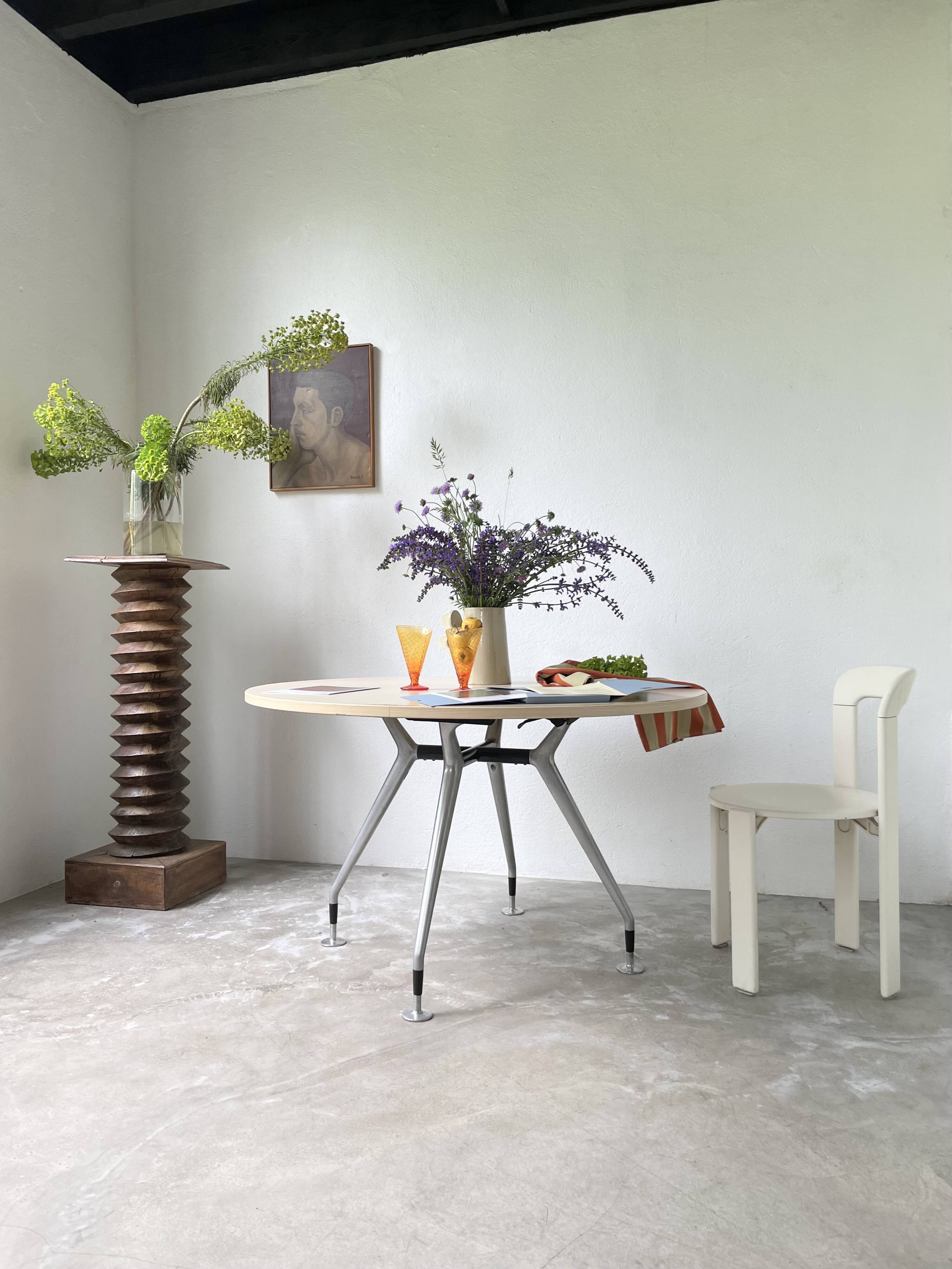 Tecno Nomos Round Table Brushed Metal