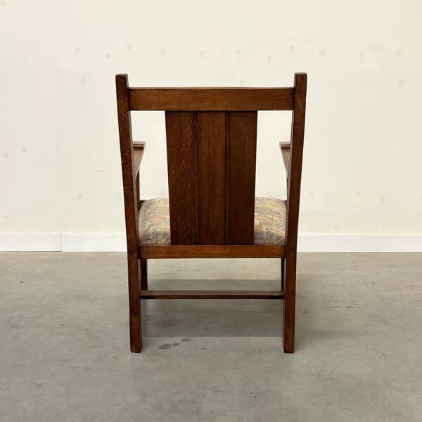 Oak armchair from the School of The Hague, Dutch Art Deco circa 1920 (1 of 2)