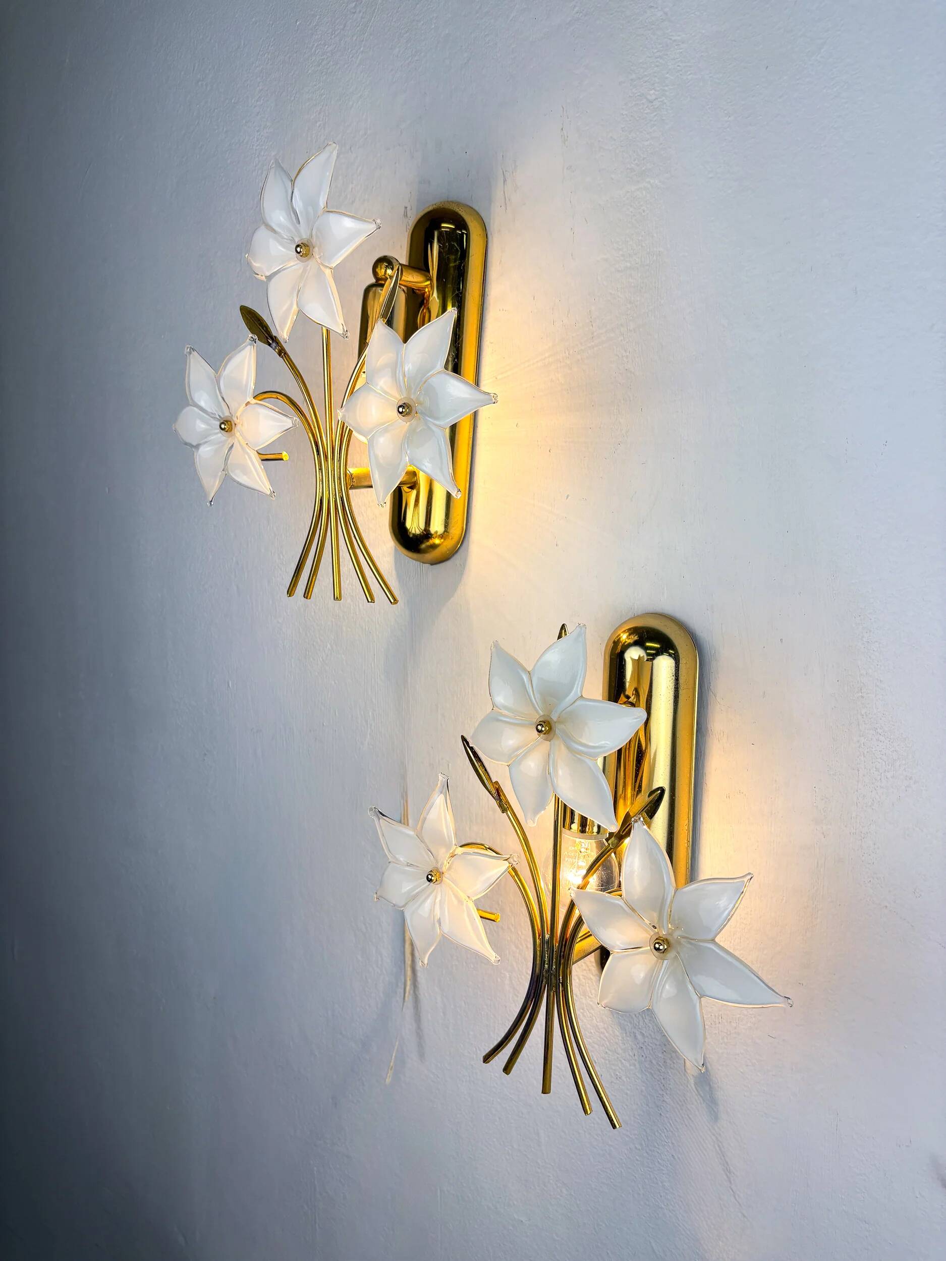 Pair of hibiscus floral sconces, Murano glass, Italy, 1970s